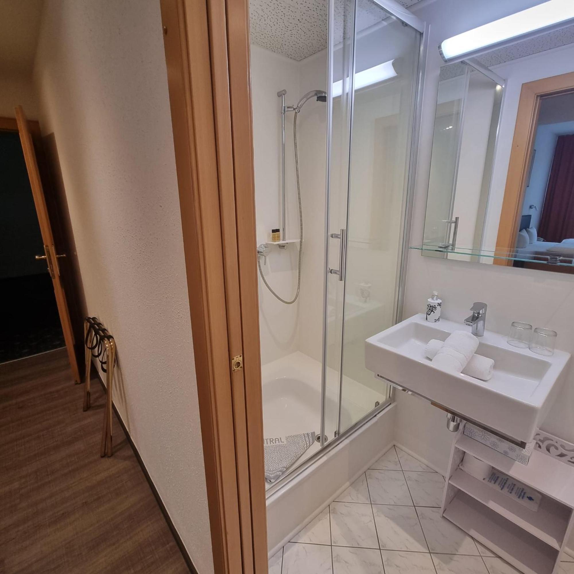 Hotel Central Брегенц Екстериор снимка