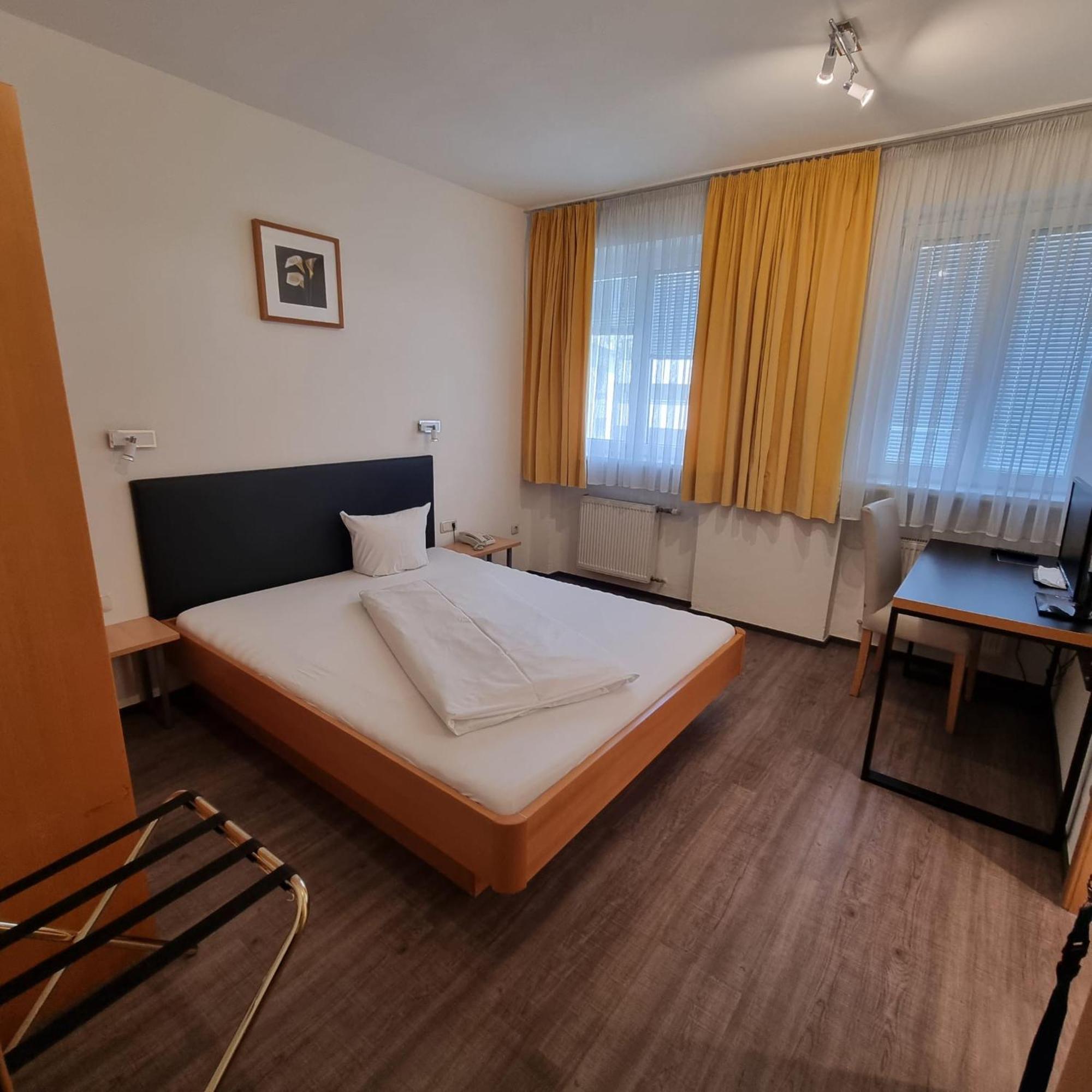 Hotel Central Брегенц Екстериор снимка